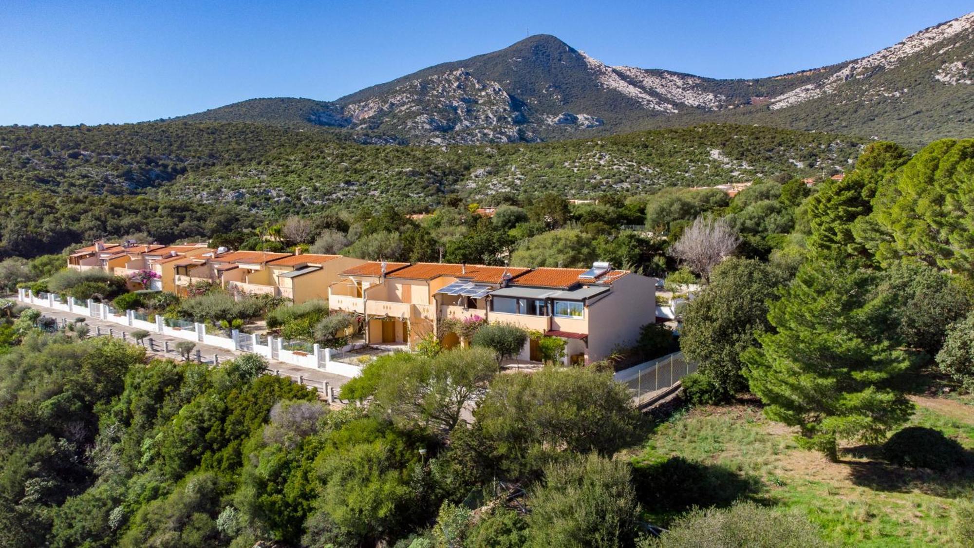 Mama House Con Vista Mare Apartment Cala Gonone Bagian luar foto